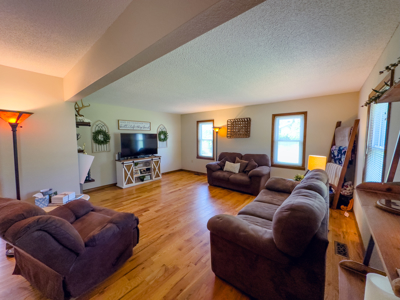 Charming & Spacious Family Home In The Heart Of Salem Arkansas - image 5