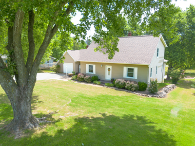 Charming & Spacious Family Home In The Heart Of Salem Arkansas - image 3