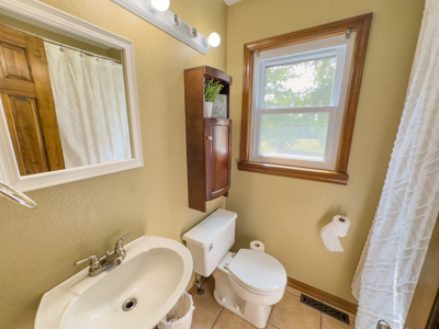 Charming & Spacious Family Home In The Heart Of Salem Arkansas - image 12