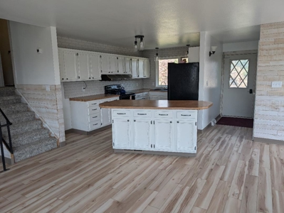 Horse Property, Country Home, 10-Stall Horse Barn, City Water - image 3