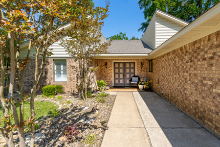 House for sale Pine Tree ISD Wildwood Longview Texas - image 2