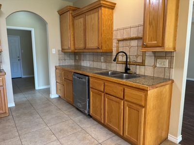 Custom Home for Sale in Gatesville, TX Golf Course Community - image 14