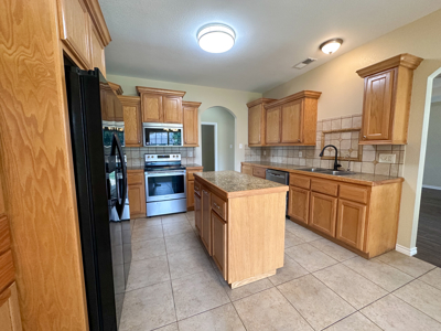 Custom Home for Sale in Gatesville, TX Golf Course Community - image 12