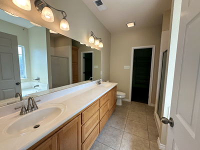 Custom Home for Sale in Gatesville, TX Golf Course Community - image 22