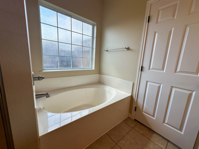 Custom Home for Sale in Gatesville, TX Golf Course Community - image 23