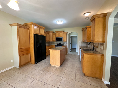 Custom Home for Sale in Gatesville, TX Golf Course Community - image 11