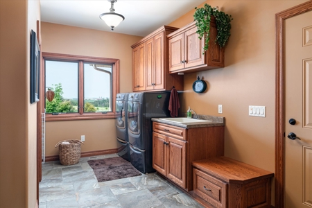 Luxurious Executive Compound for Sale in Southwest Wisconsin - image 12