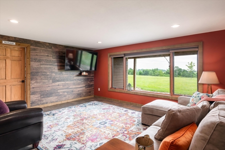 Luxurious Executive Compound for Sale in Southwest Wisconsin - image 27
