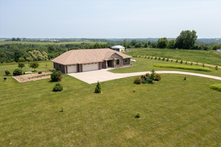 Luxurious Executive Compound for Sale in Southwest Wisconsin - image 7