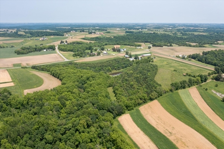 Luxurious Executive Compound for Sale in Southwest Wisconsin - image 41