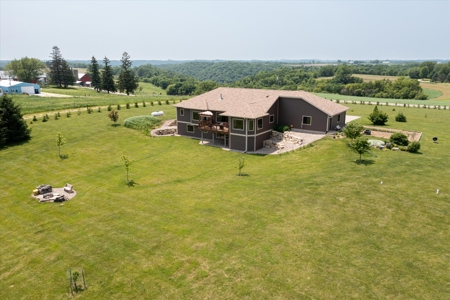 Luxurious Executive Compound for Sale in Southwest Wisconsin - image 8