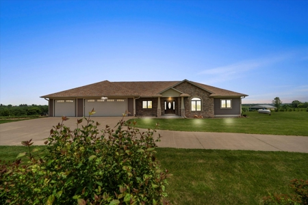 Luxurious Executive Compound for Sale in Southwest Wisconsin - image 4