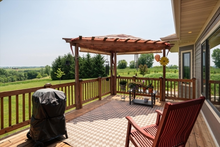 Luxurious Executive Compound for Sale in Southwest Wisconsin - image 38
