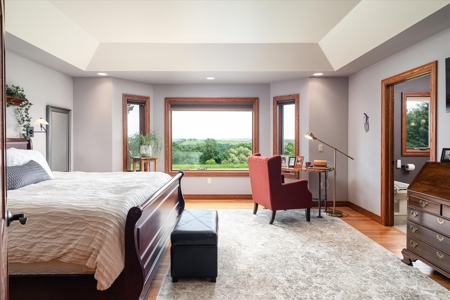 Luxurious Executive Compound for Sale in Southwest Wisconsin - image 18