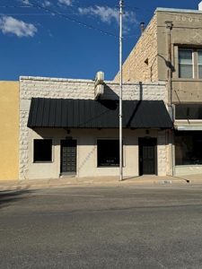 Investment Opportunity on Main – Office or Retail Potential - image 1