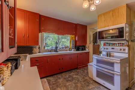 Eastern Oregon Bates Homestead - image 24