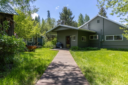 Eastern Oregon Bates Homestead - image 11