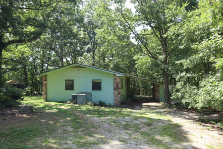 Country Home & Acreage For Sale Near Salem Arkansas - image 2
