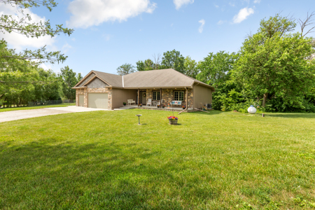 Country Home on 3.14 Acres for Sale in Missouri Valley, Iowa - image 2