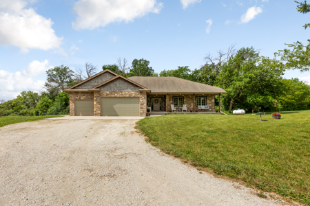 Country Home on 3.14 Acres for Sale in Missouri Valley, Iowa - image 1