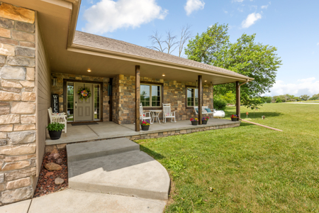 Country Home on 3.14 Acres for Sale in Missouri Valley, Iowa - image 3