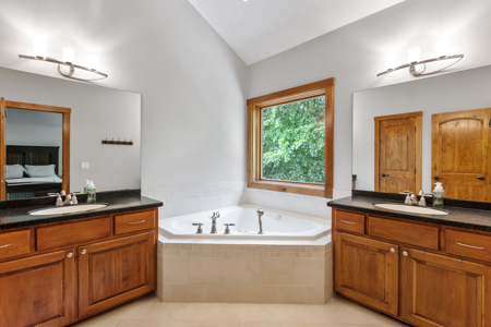Country Home on 3.14 Acres for Sale in Missouri Valley, Iowa - image 40