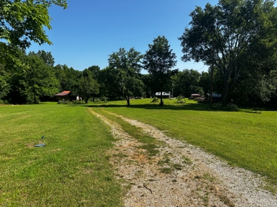 Cozy Cabin on 4.5 Level Acres in Stone County - image 2