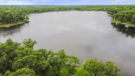 Private Retreat on Arrowhead Lake 3.23 Acres for Sale West Plains - image 1