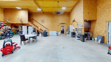 High-End Barndominium on 288 Acres in Central Texas - image 39
