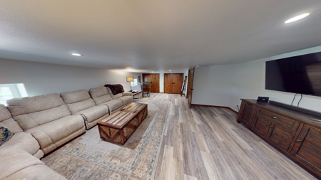 High-End Barndominium on 288 Acres in Central Texas - image 32