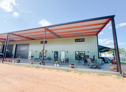High-End Barndominium on 288 Acres in Central Texas - image 3