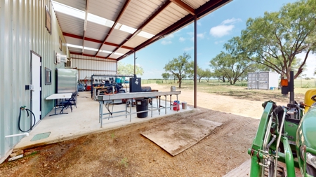 High-End Barndominium on 288 Acres in Central Texas - image 42
