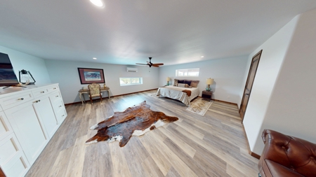 High-End Barndominium on 288 Acres in Central Texas - image 22
