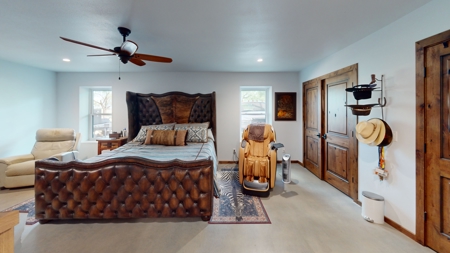 High-End Barndominium on 288 Acres in Central Texas - image 8