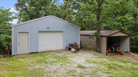 Private Ozarks Retreat on 42 Acres Bordering Conservation Land - image 27