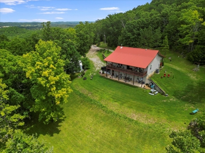 Private Ozarks Retreat on 42 Acres Bordering Conservation Land - image 2