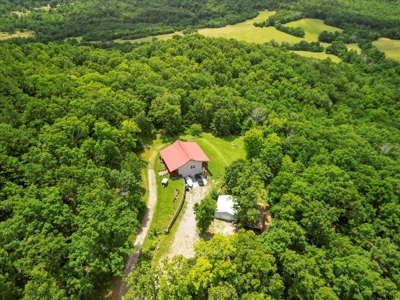 Private Ozarks Retreat on 42 Acres Bordering Conservation Land - image 25