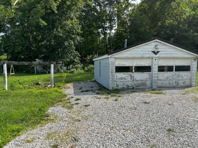 Investors Dream: 3-Bedroom Home with Expansive Garage | Owensburg - image 8