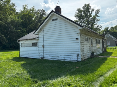 Investors Dream: 3-Bedroom Home with Expansive Garage | Owensburg - image 9