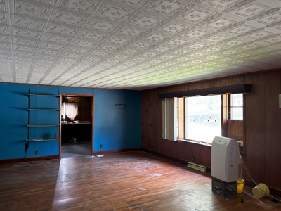 Investors Dream: 3-Bedroom Home with Expansive Garage | Owensburg - image 7