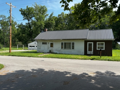 Investors Dream: 3-Bedroom Home with Expansive Garage | Owensburg - image 1