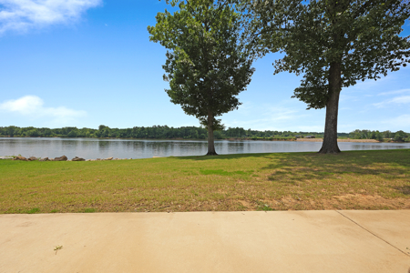 Open Concept Fully Furnished Tennessee Riverfront Home for Sale - image 37