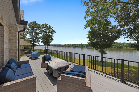 Open Concept Fully Furnished Tennessee Riverfront Home for Sale - image 29