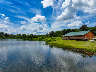Home on Private Lake for Sale Collins MO - image 3