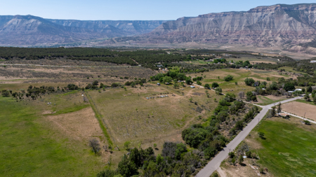 Farm ground with country home in Parachute Colorado - image 4