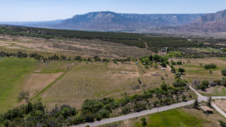Farm ground with country home in Parachute Colorado - image 5
