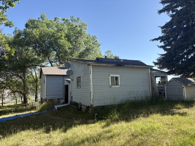 Farm ground with country home in Parachute Colorado - image 28