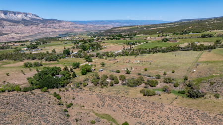 Farm ground with country home in Parachute Colorado - image 18