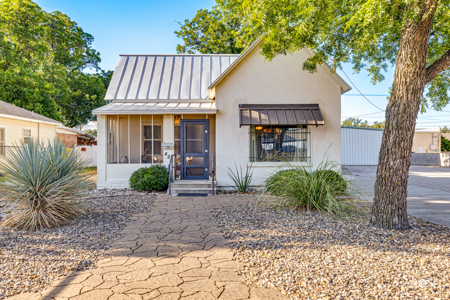 Versatile Commercial Property in Downtown San Angelo - image 1