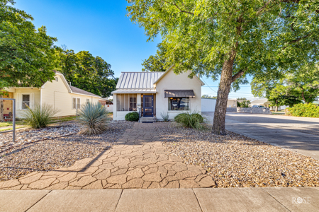 Versatile Commercial Property in Downtown San Angelo - image 2